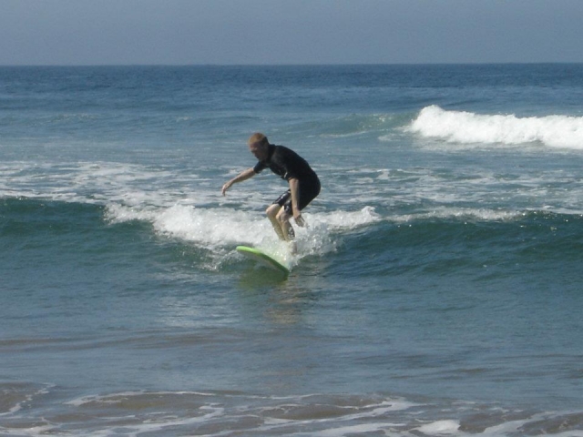 Brinca entre las olas